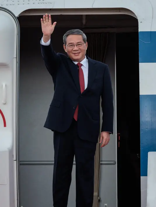 Dalam lawatannya di Indonesia, Perdana Menteri China Li Qiang dijadwalkan akan bertemu dengan Presiden Prabowo Subianto di Istana Negara pada Minggu 25 Mei 2025. (YASUYOSHI CHIBA/AFP)