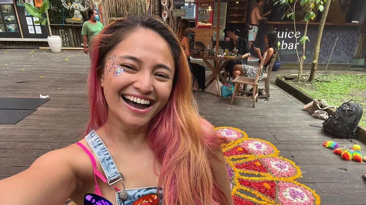 FOTO: 6 Potret Cantik Marshanda dengan Rambut Warna-warni