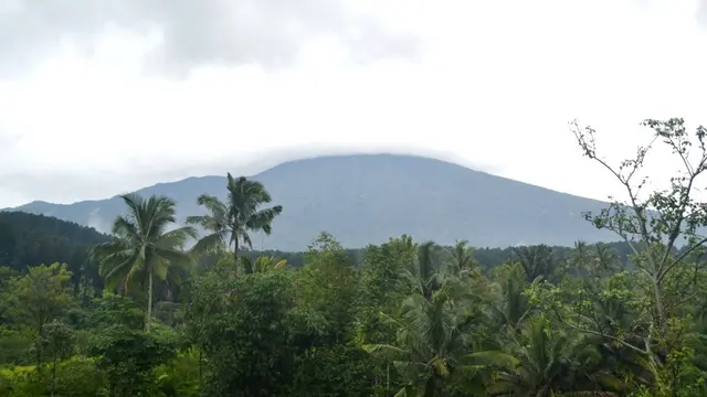 Penampakan Gunung Slamet dari Baturraden, Banyumas, Jawa Tengah. (Foto: Liputan6.com/Muhamad Ridlo)