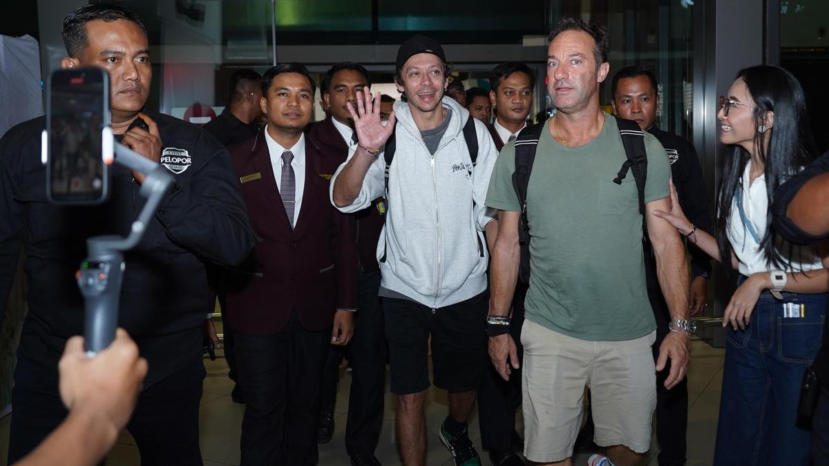 Valentino Rossi dan Anak Buah Mendarat, Catat Aktivitasnya di Indonesia Jelang MotoGP Mandalika 2025