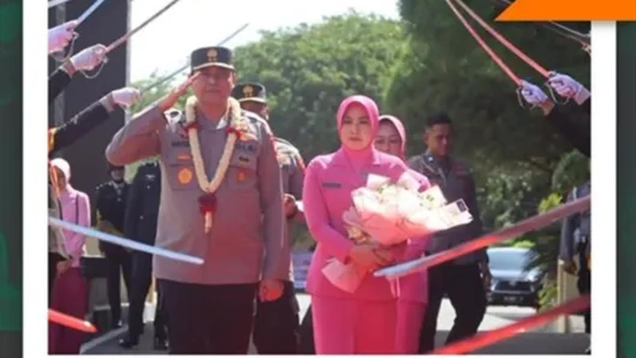 Upacara Farewell parade serah terima jabatan (sertijab) Kapolda Aceh dan penyerahan pataka Machdum Cakti pun telah berlangsung khidmat dan lancar pada Selasa (3/10). <br>