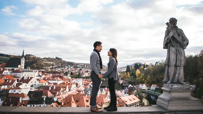 Kata Siapa Ketemu Tiap Hari Bikin Pasangan Tambah Lengket?