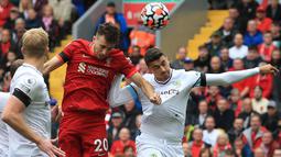 The Reds tampil menekan dari awal dimulainya pertandingan pada babak pertama. Hasilnya, Diego Jota berhasil menjadi keran gol Liverpool pada menit ke-18. Dirinya sukses menanduk bola dari umpan silang yang diberikan Tsimikas. (Foto: AFP/Lindsey Parnaby)