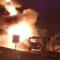 Truk tangki pengangkut Bahan Bakar Minyak (BBM) terbakar di Jalan Tol Belmera (Belawan-Medan-Tanjung Morawa)