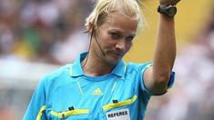 Bibiana Steinhaus adalah Wasit asal Jerman