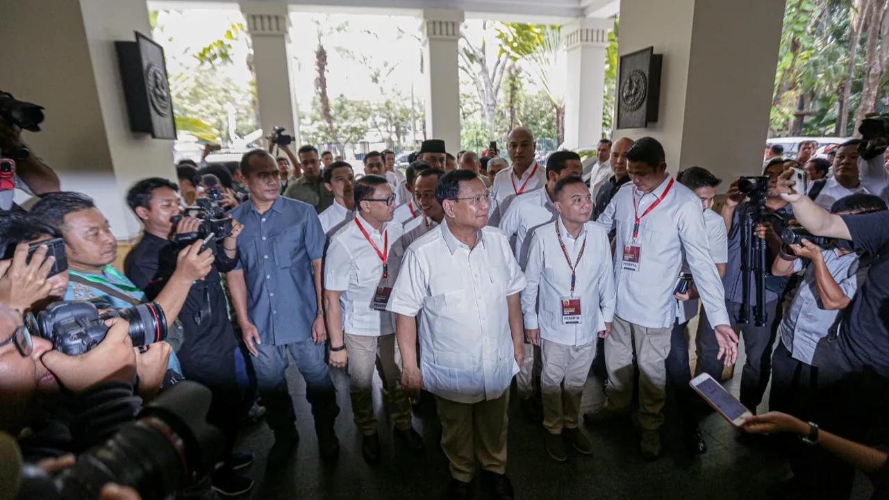 "Hari ini Gerindra melaksanakan rapimnas untuk konsolidasi dan juga membulatkan dukungan sesudah tadi malam kita Koalisi Indonesia Maju,"