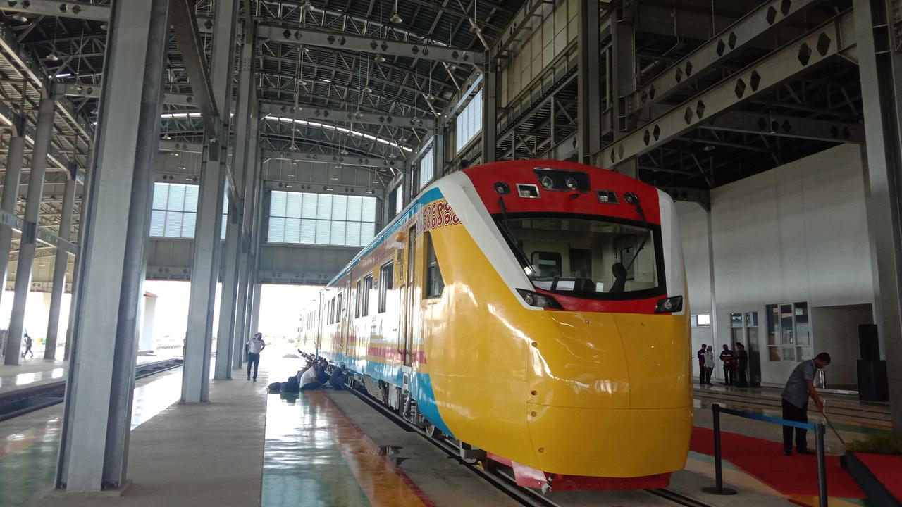 Uji coba Kereta Api Makassar-Parepare jalur Garongkong-Maros. penumpang Kereta Api Makassar-Parepare masih bisa menikmati layanan tanpa tarif ini sampai akhir Desember 2022.