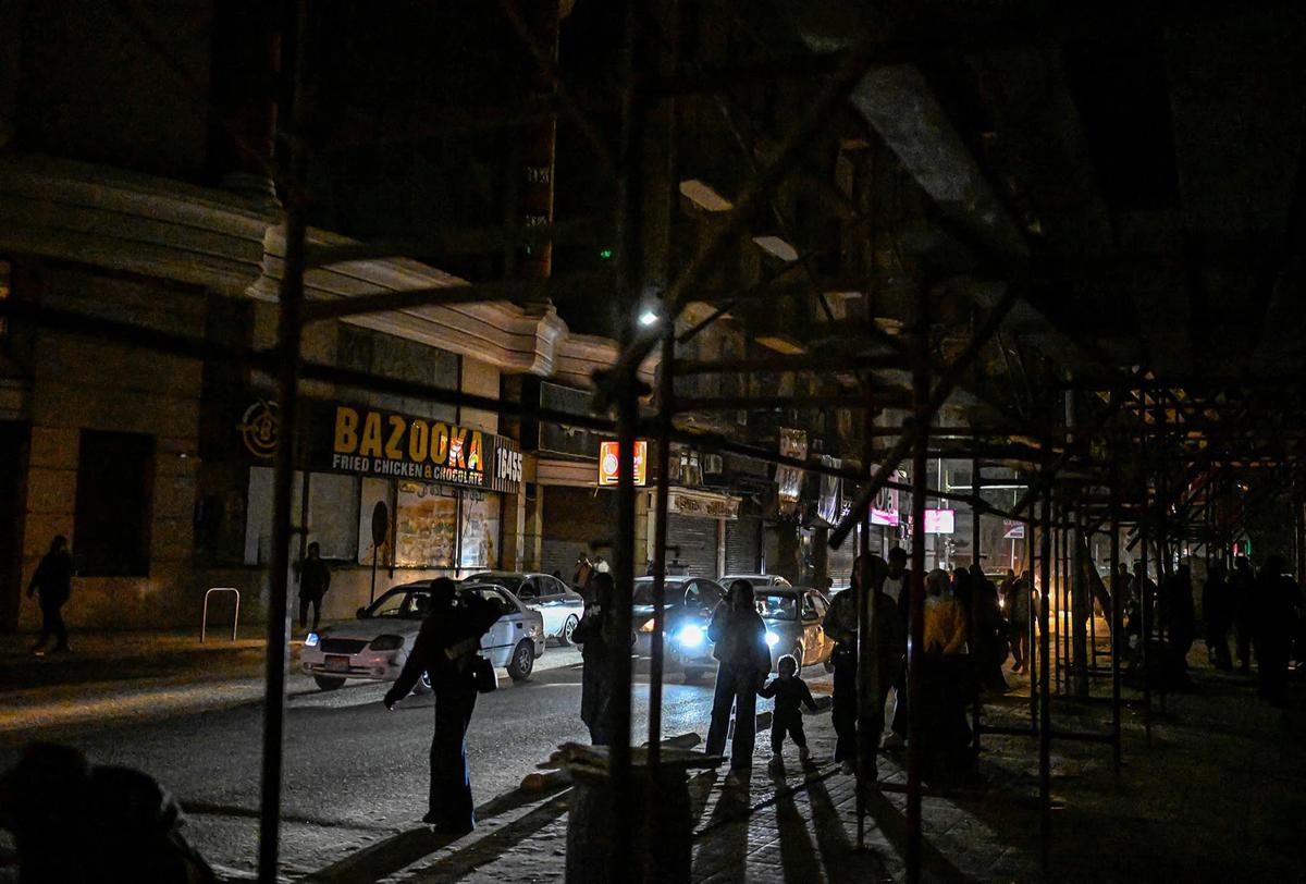 FOTO: Kairo Terapkan Jam Malam di Tengah Krisis Energi