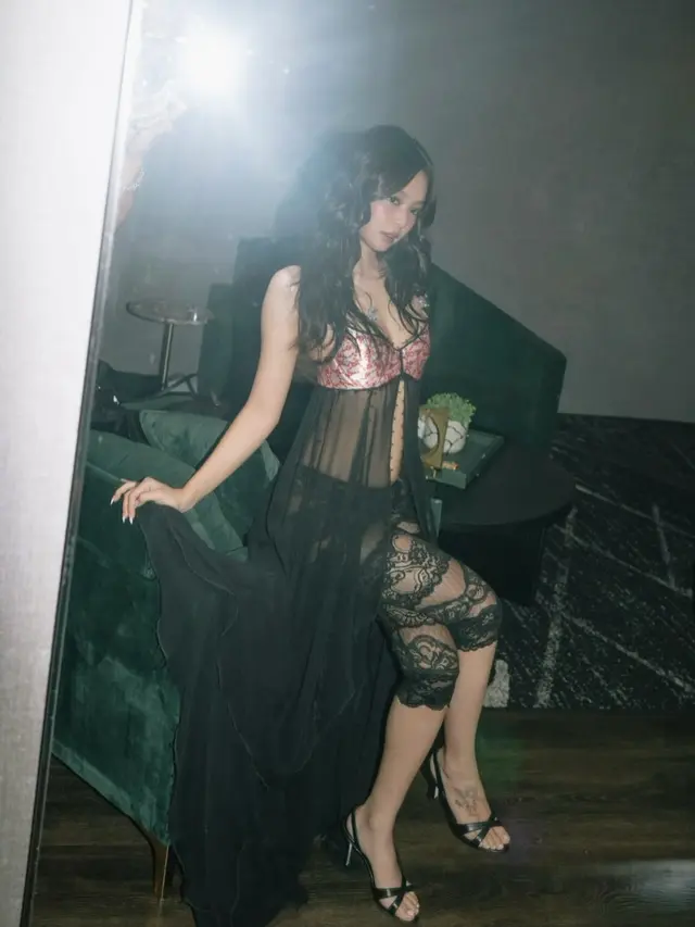 Di Balik Tato Malaikat Jennie BLACKPINK Saat Manggung Bareng Tame Impala
