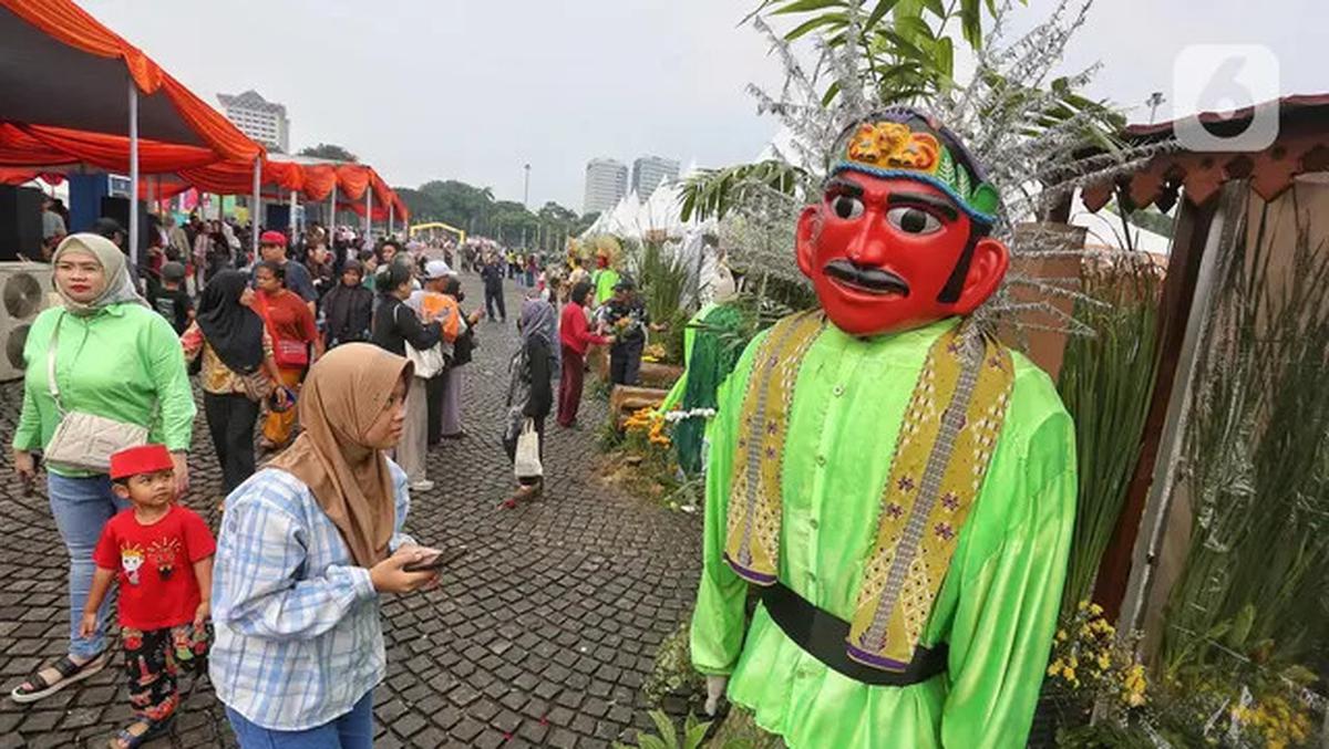 Warga Padati Perayaan Lebaran Betawi 2025 di Monas