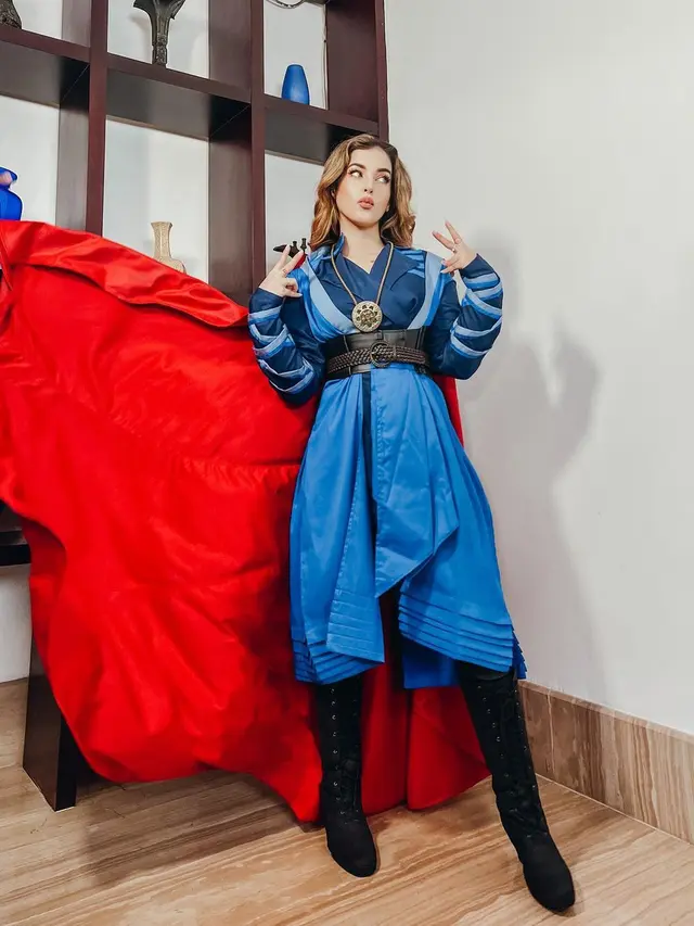 Potret Tasya Farasya Ngabuburit Cantik dengan Kostum Doctor Strange