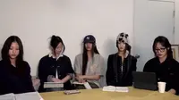 Personel NewJeans yang terdiri dari Minji, Hanni, Danielle, Haerin, and Hyein mengutarakan secara terbuka ketidakadilan yang mereka hadapi oleh pihak HYBE bahkan sebelum debut dan seterkenal sekarang. (Dok: YouTube&nbsp;@nwjns )