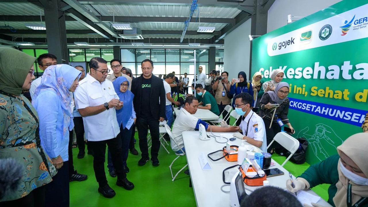 Menteri Ekraf Teuku Riefky saat menghadiri kegiatan Satu Tahun Pelaksanaan Program Cek Kesehatan Gratis (CKG) di Gojek Ops Office