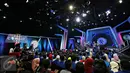 Suasana kemeriahan acara Grand Final Stand Up Comedy 2015 di Studio Indosiar, Jakarta, Kamis (13/11/2015). Para Finalis akan merebutkan memperebutkan hadiah ratusan juta rupiah. (Liputan6.com/Immanuel Antonius)