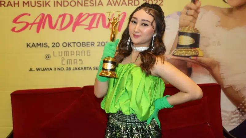 Sandrina berhasil menyabet satu penghargaan dalam ajang Anugerah Musik Indonesia (AMI) Awards ke-25