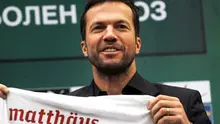 Pelatih baru Bulgaria asal Jerman Lothar Matthaeus berposes dengan kostum timnas di sesi konferensi pers di Sofia, 23 September 2010. AFP PHOTO / DIMITAR DILKOFF 