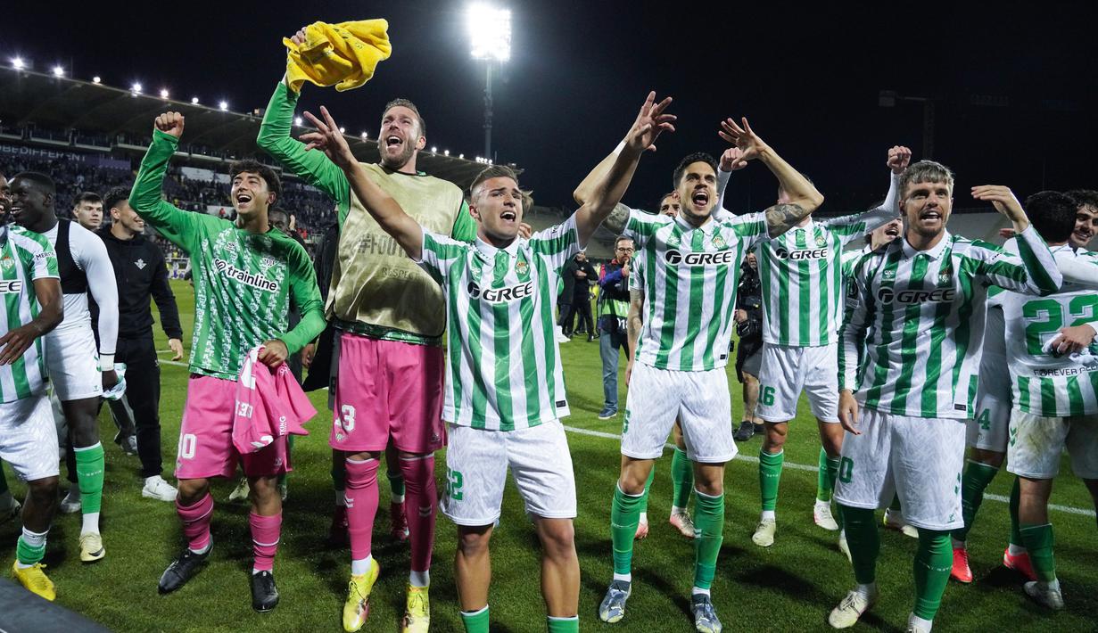 Hasil tersebut cukup membawa Antony dkk melaju ke partai final karena unggul agregat dengan skor 4-3. (Marco Bucco/LaPresse via AP)