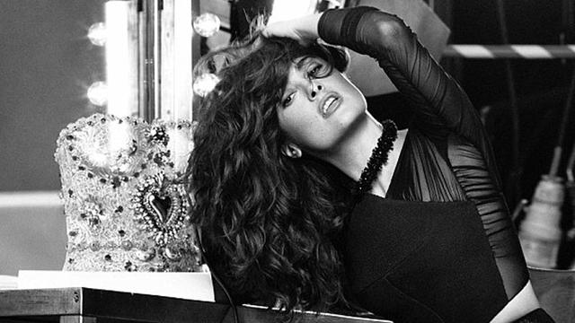 Salma Hayek makin seksi setelah ikut yoga