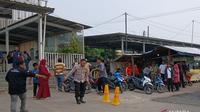Polisi Jaga Stasiun Tigaraksa Buntut Perselisihan Opang dan Taksi Online (Foto: Antara)