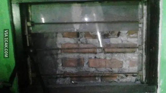 6 Penampakan Jendela Rumah Ini Nyeleneh, Bikin Mikir Dua Kali