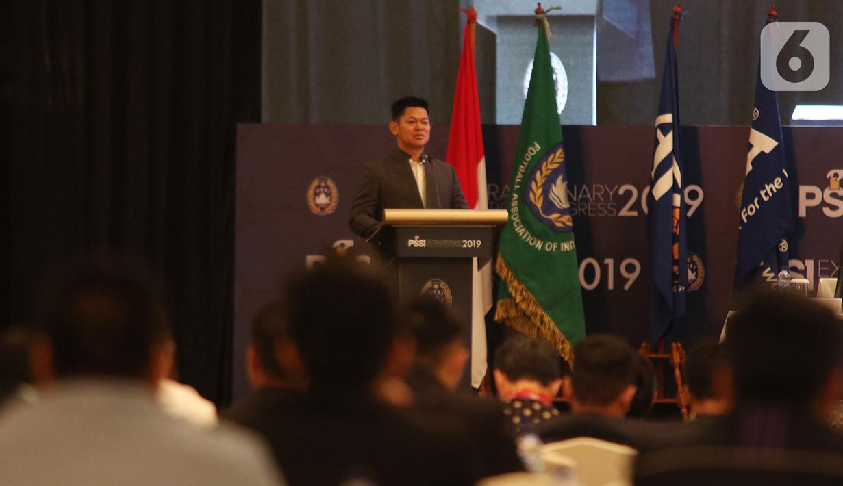 Ketua Komite Olimpiade Indonesia (KOI) Raja Sapta Oktohari memberikan sambutan pada Kongres Luar Biasa (KLB) Pemilihan PSSI di Jakarta, Sabtu (2/11/2019). Agenda KLB PSSI kali ini adalah pemilihan ketua umum, wakil ketua umum, serta 12 anggota Komite Eksekutif (Exco). (Liputan6.com/Herman Zakharia)