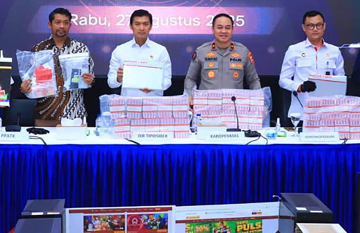 FOTO: Sindikat Judi Online Rp 63,7 Miliar Dibongkar, Tiga Orang Diciduk
