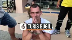 Seorang turis Rusia ditangkap polisi karena membajak kapal pesiar milik orang lain sambil bugil. Ia melakukan itu karena bertengkar dengan sang istri.