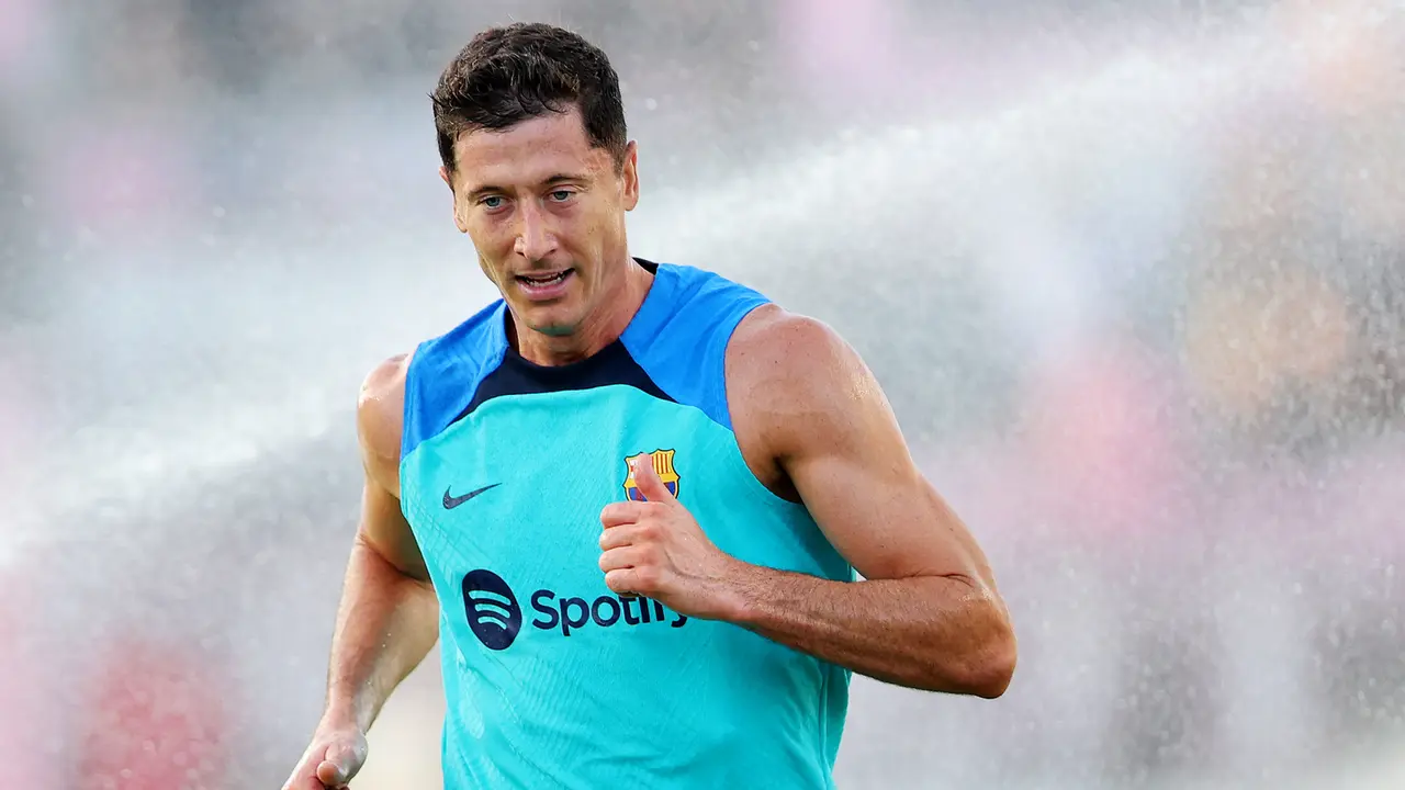 Foto: Penampakan Perdana Robert Lewandowski di Sesi Latihan Barcelona