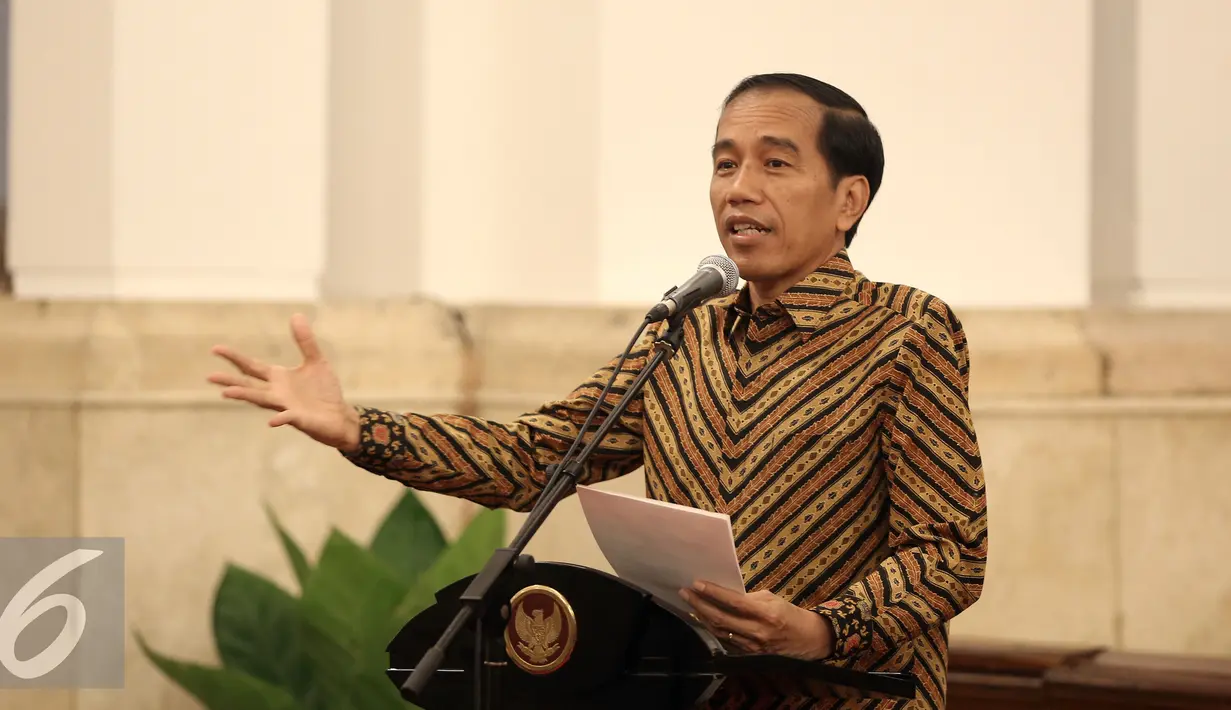Presiden Jokowi memberikan pidato saat peresmian Pencanangan SE 2016 di Jakarta, Selasa (26/4). Jokowi memerintahkan agar BPS menjadi satu-satunya sumber data pemerintah untuk memudahkan pengambilan kebijakan. (Liputan6.com/Faizal Fanani)