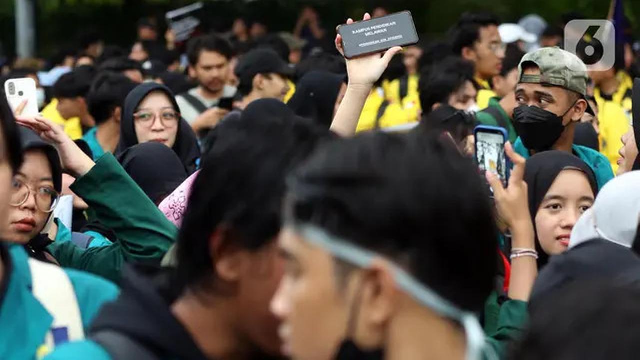 Indonesia Gelap, BEM SI Berunjuk Rasa di Patung Kuda Jakarta