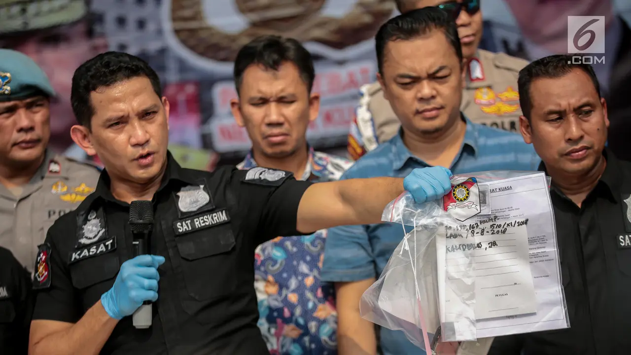 Tangkap Hercules, Polisi Rilis Barang Bukti di Polres Jakarta Barat