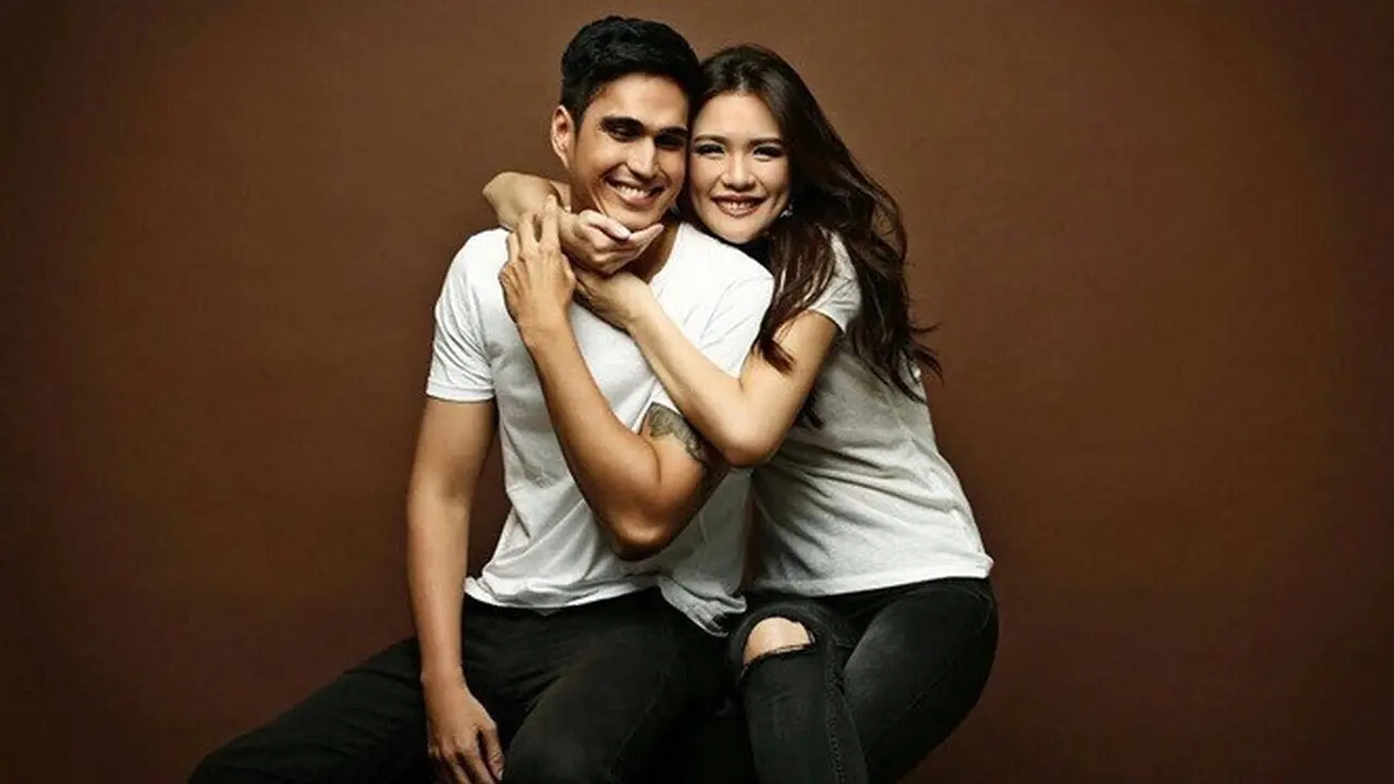 7 Potret Mesra Marcel Chandrawinata dan Istri yang Jarang Tersorot