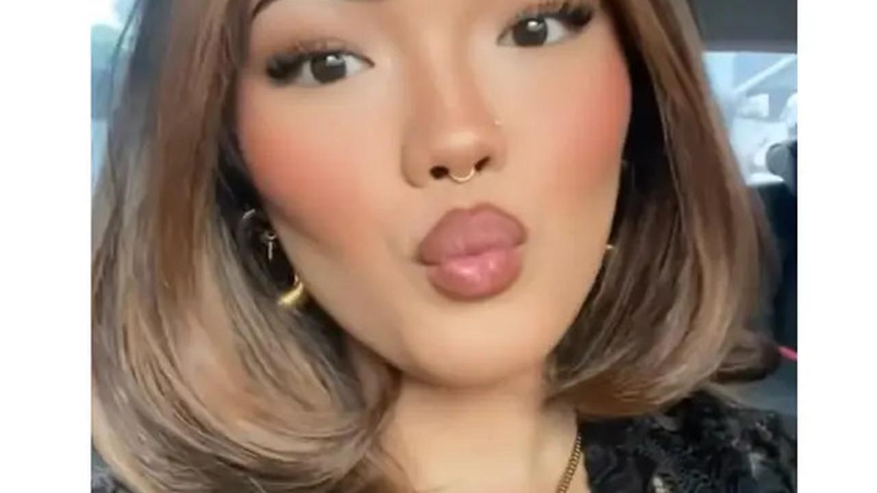 6 Potret Queennara Anak Liza Natalia Wisuda D3, Anggun Pakai Kebaya Brokat Hitam