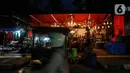 Suasana Pasar Loak di Kebayoran Lama, Jakarta, Rabu (3/11/2021). Pasar Loak Kebayoran Lama tetep eksis di tengah maraknya situs jual beli online. Barang dagangan yang dijual mulai dari pakaian, tas, aksesori hingga elektronik. (Liputan6.com/Johan Tallo)
