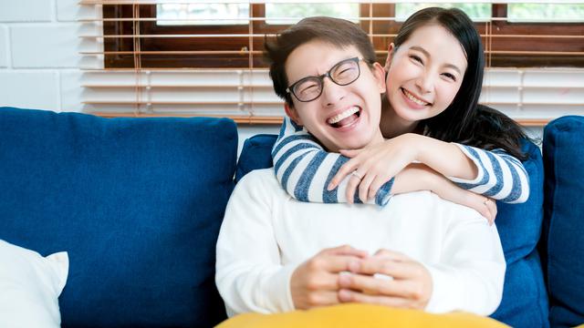 couple juli perhatian