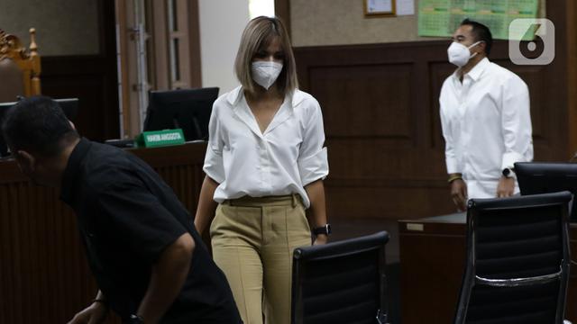 FOTO: Sidang Lanjutan Nia Ramadhani dan Ardi Bakrie