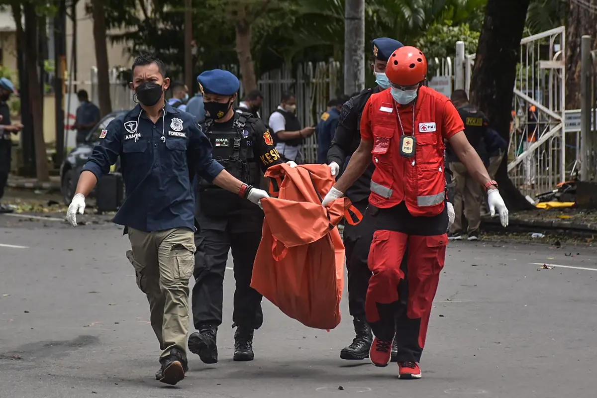 Polisi Amankan Jenazah Terduga Pelaku Bom Bunuh Diri Gereja Katedral Makassar