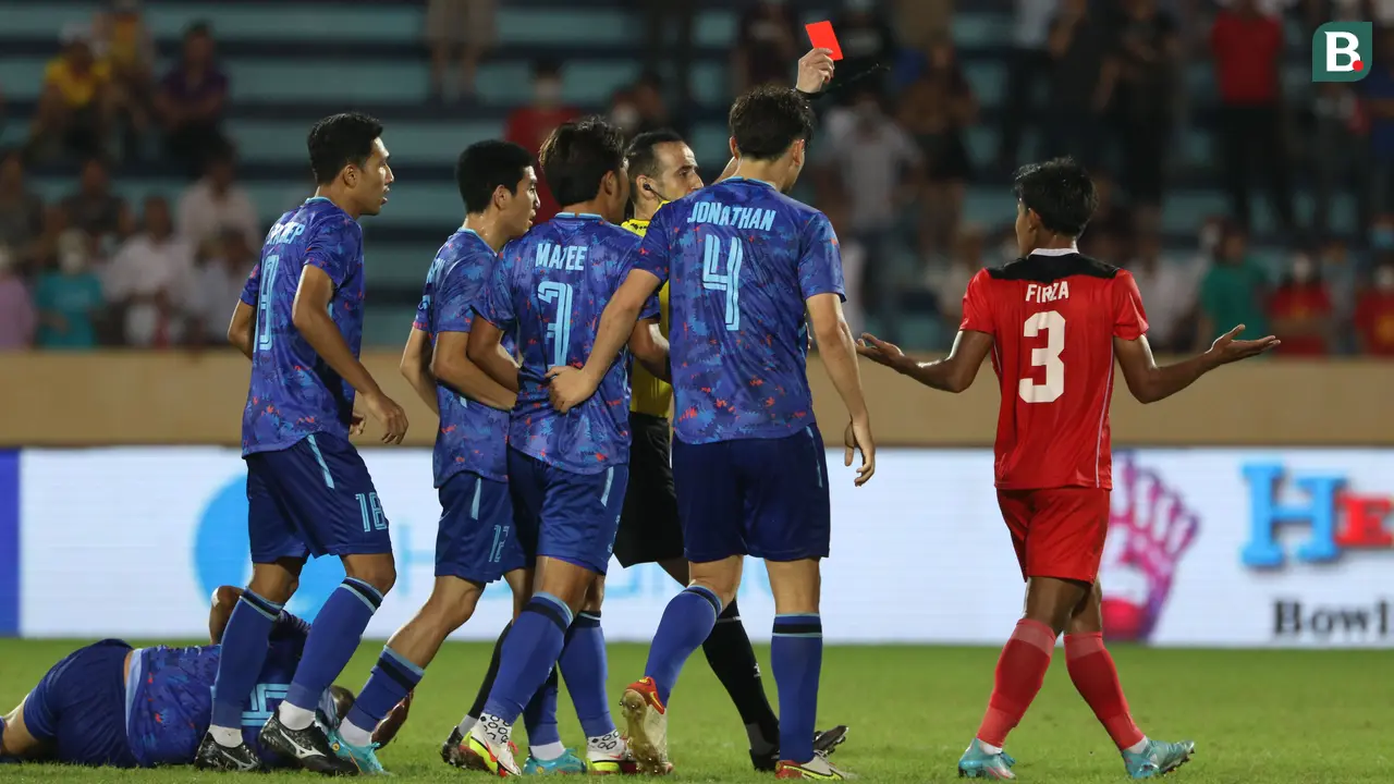 Foto: Momen Tegang ketika Timnas Indonesia Dihujani Kartu Merah saat Bentrok dengan Thailand di SEA Games 2021