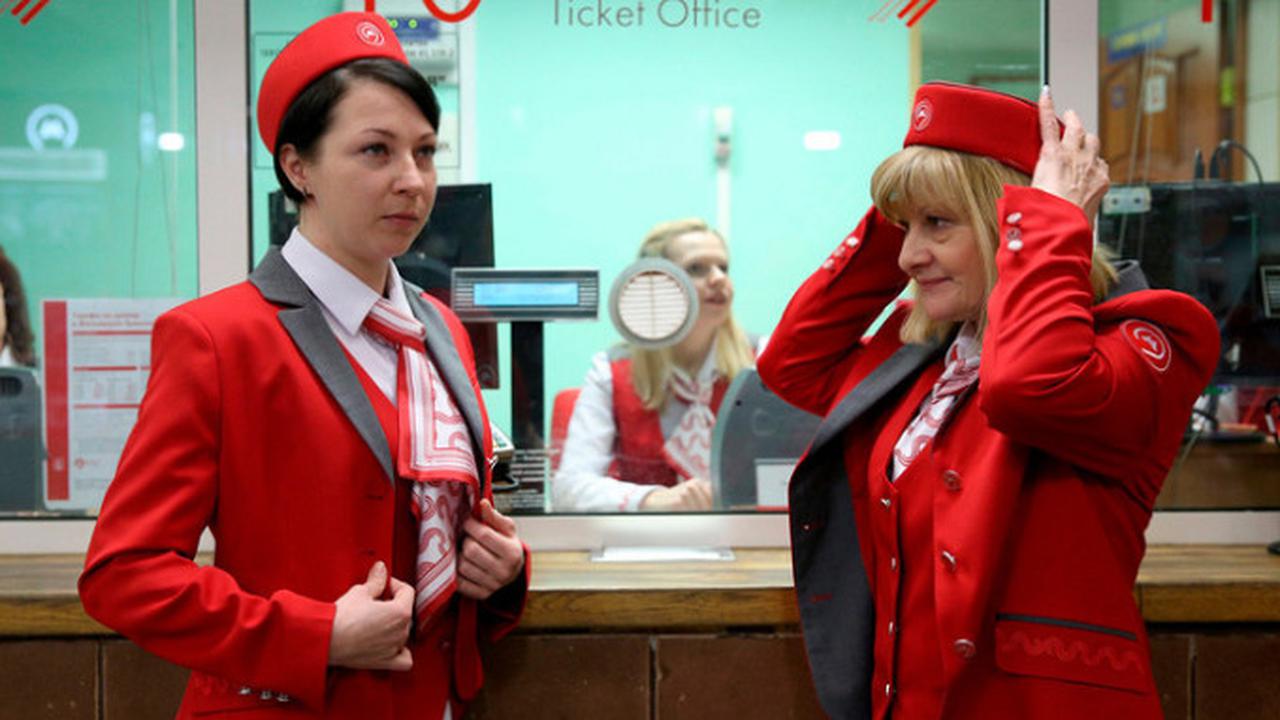 Para kasir yang bisa berbahasa Inggris siap melayani ratusan kasa di stasiun-stasiun metro, Rusia (RBTH Indonesia/Kirill Zykov/Moskva Agency)
