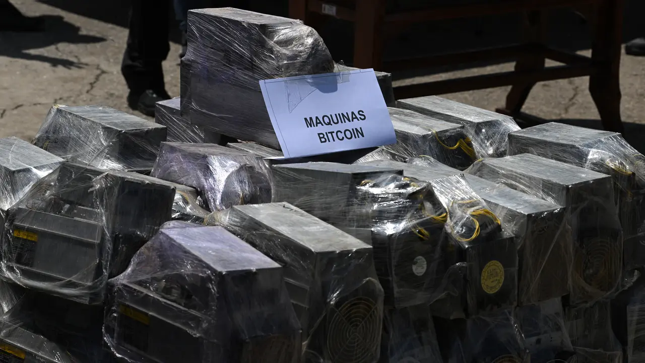 Venezuela rebut penjara dari geng, sita mesin bitcoin dan peluncur roket