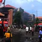 Asap masih mengepul di lokasi kebakaran Pasar Badung, Bali, hingga Selasa (1/3/2016) siang. (Yudha Maruta/Liputan6.com)