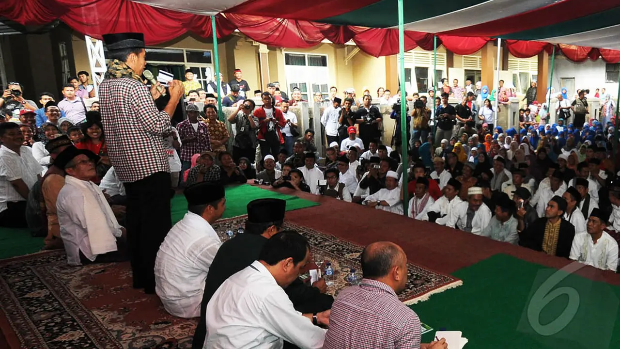 Jokowi Pamer Foto Haji di Pesantren