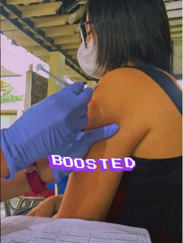 Bintang Buku Harian Seorang Istri jalani vaksin booster (Foto: Instagram/@hanahaho)