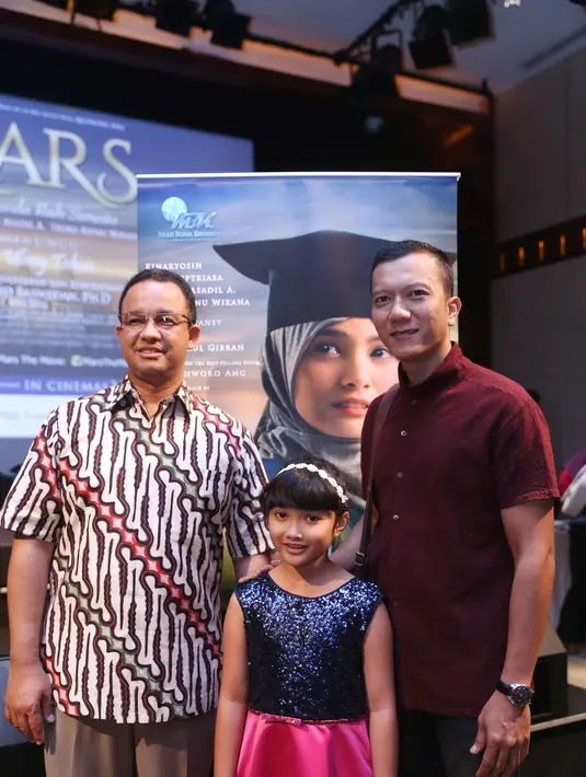 Dalam film terbarunya MARS, Teuku Rifnu Wikana berprofesi menjadi tukang batu bernama Surip dari Gunung Kidul. Lewat film ini, ia berharap semua orang tidak pasrah dan menyerah. (Nurwahyunan/Bintang.com)