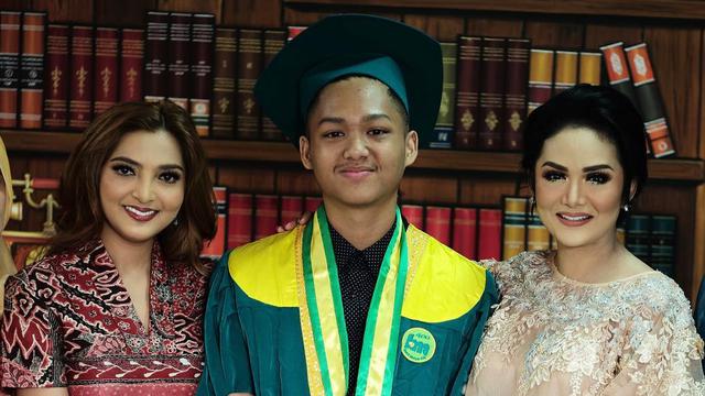 [Bintang] Ashanty Azriel dan Krisdayanti