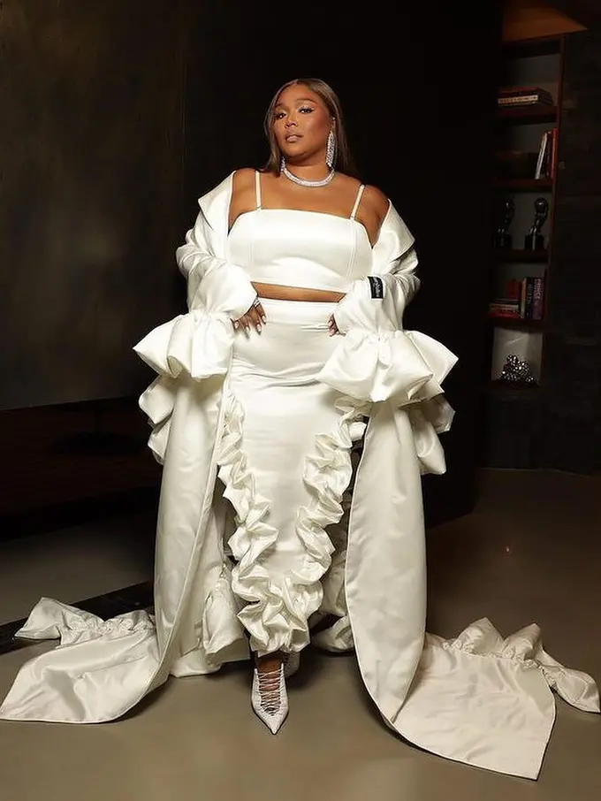 Gaya Lizzo Kenakan Dress Rancangan Desainer RI di Red Carpet Beyoncé's 'Renaissance' Movie Premiere