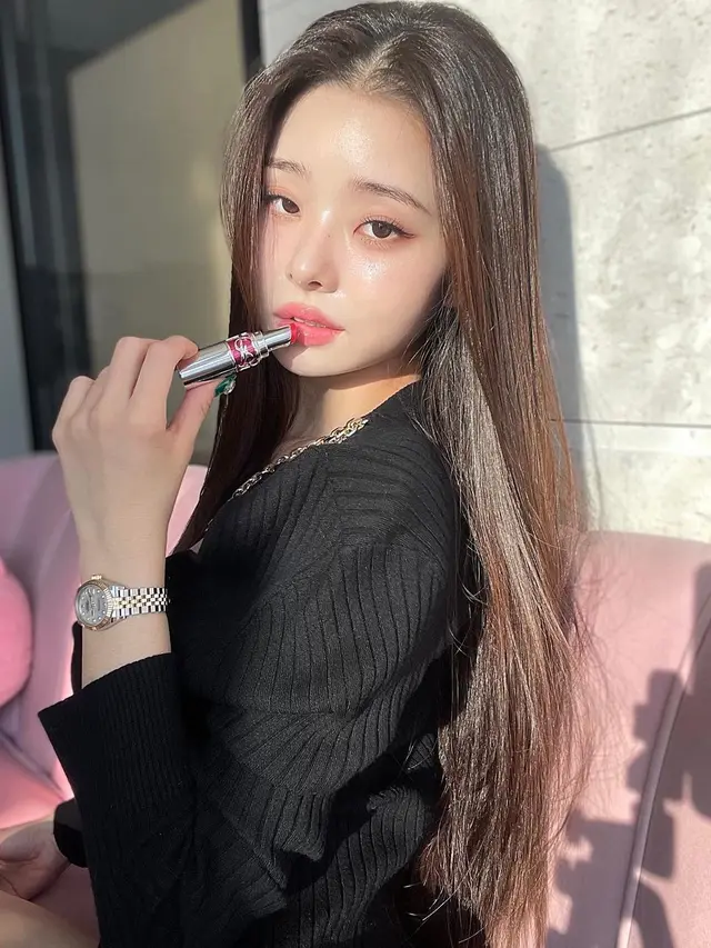 Freezia alias Song Ji A. (Instagram/ dear.zia)