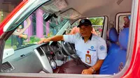 Heriansyah (54), sopir angkutan feeder LRT Palembang Sumsel (Liputan6.com / Nefri Inge)