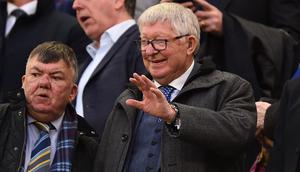 Mantan manajer Manchester United, Alex Ferguson, duduk di kursinya untuk pertandingan sepak bola persahabatan internasional antara Skotlandia dan Pantai Gading di Stadion Hill Dickinson di Liverpool, barat laut Inggris pada 31 Maret 2026. (PETER POWELL/AFP)