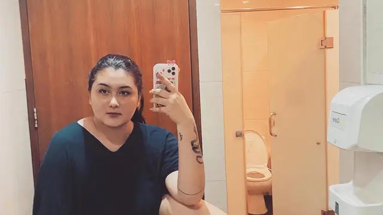 7 Potret Talitha Curtis Pamer 8 Tato di Tubuh, Tato Ular Tanda Penyembuhan